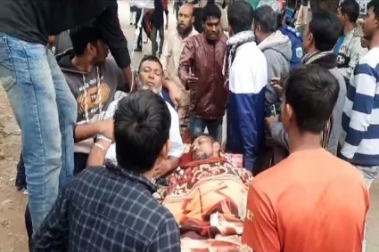 নৌকার সমর্থকদের বিরুদ্ধে স্বতন্ত্র প্রার্থীর নির্বাচনী ক্যাম্পে হামলার অভিযোগ