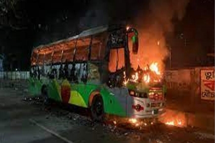 গুলিস্তানে রজনীগন্ধা পরিবহনের বাসে আগুন